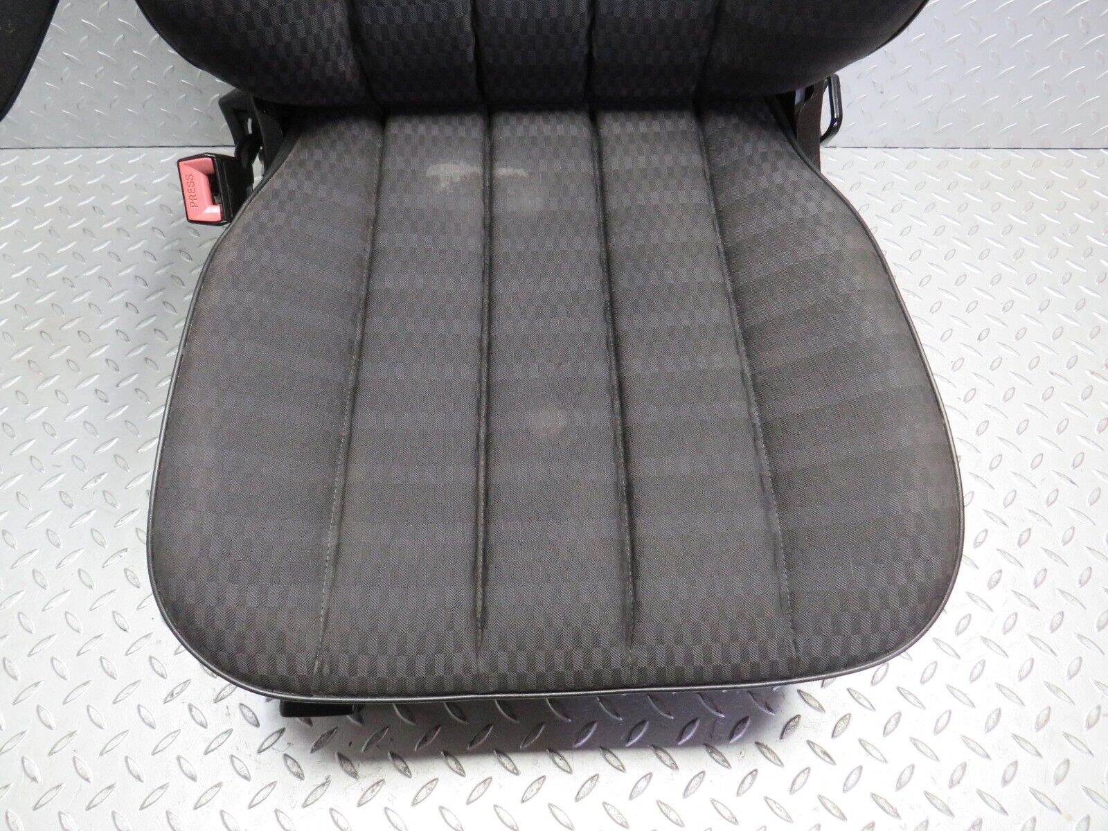 31574 Mercedes-Benz W201 190LE 1.8L Front Left Passenger Seat Black 2019101450