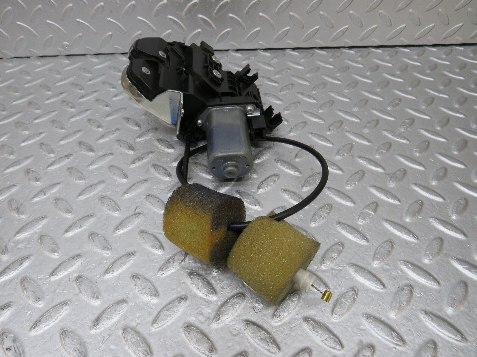 35302 Mercedes-Benz W221 Trunk Lock 2217500085