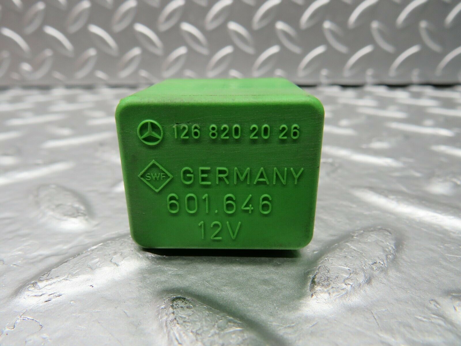 22599 Mercedes-Benz C124 E220 Coupe Headlight Wiper Relay 1268202026