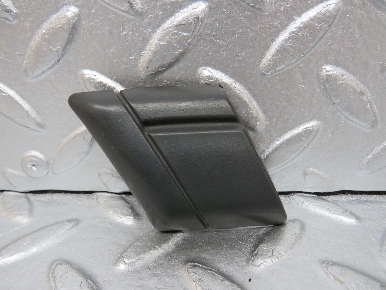 33998 Mercedes-Benz W124 260E Rear Right Fender Wing Centre Moulding Trim