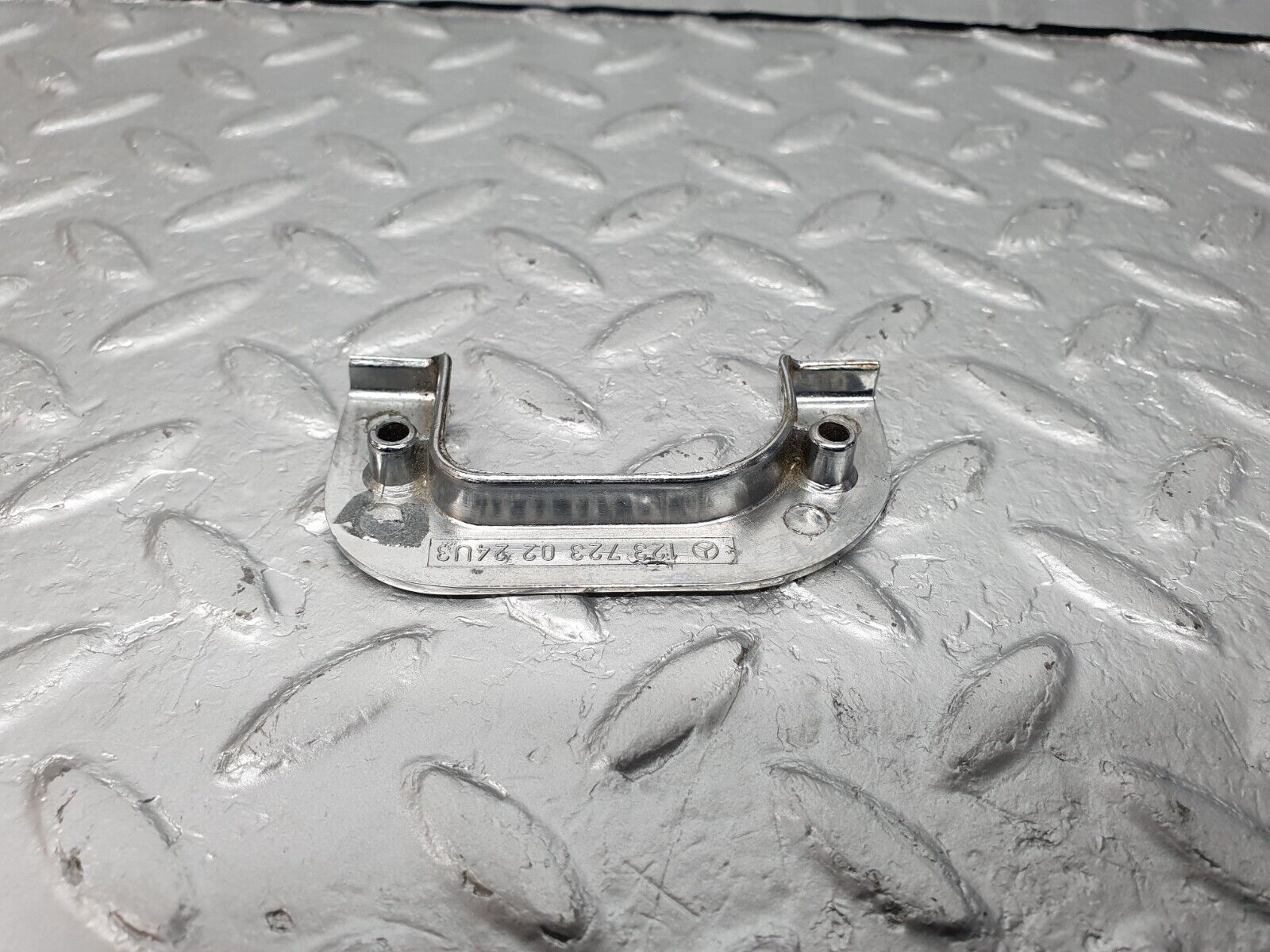 40895 Mercedes-Benz W126 300SE Interior Chrome Door Latch Trim Right 1237230224