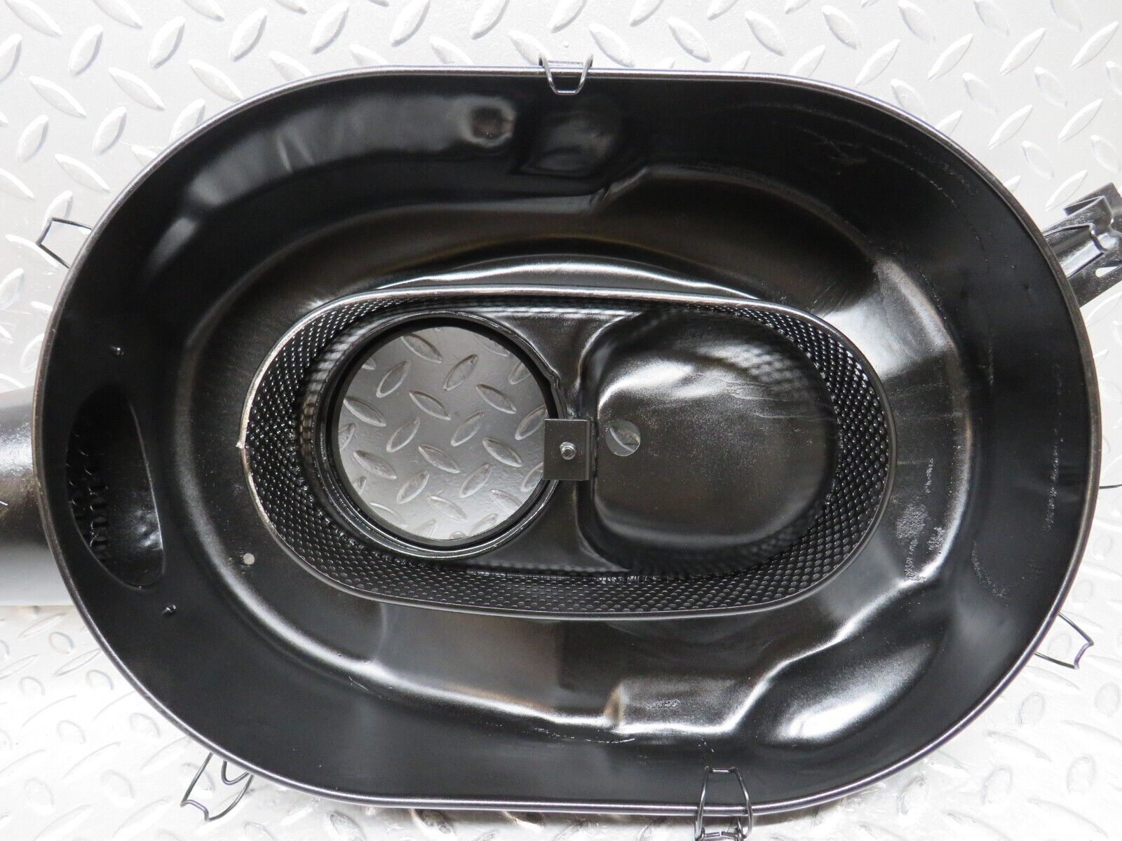 28027 Mercedes-Benz W123 280E Air Filter Box Housing 0100949502