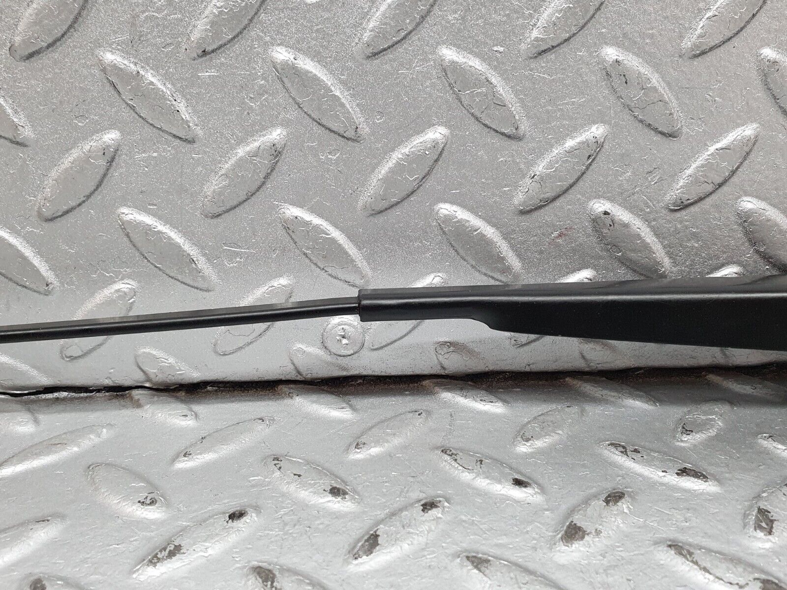 41209 Mercedes-Benz W126 300SE Windscreen Wiper Arm Left Side