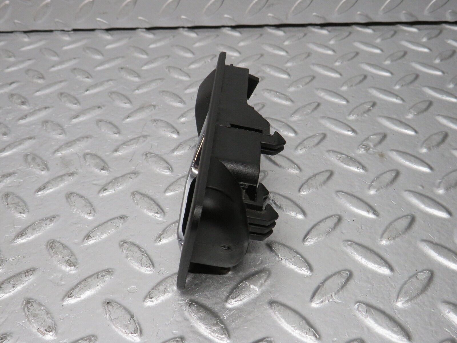 31634 Mercedes-Benz W201 190LE 1.8L Front Left Interior Door Handle 2017660164