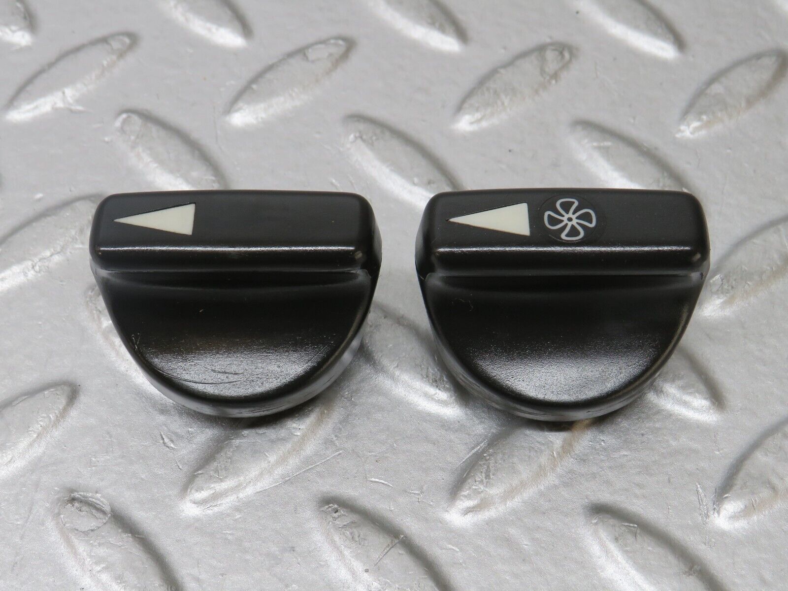 36132 Mercedes-Benz W126 420SE Heater Control Knob Pair