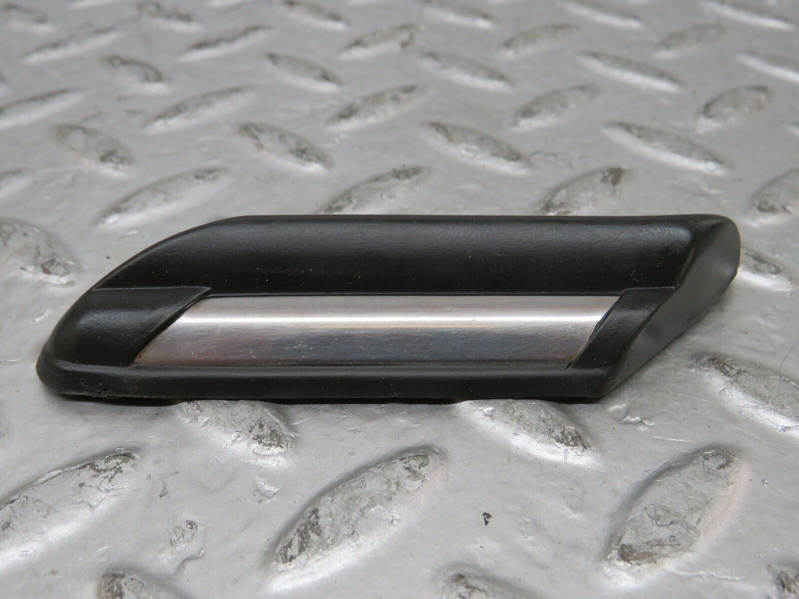 26296 Mercedes-Benz W116 450SE Rear Left Centre Fender Wing Moulding Trim