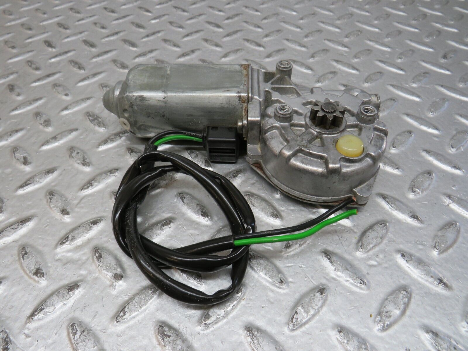 28734 Mercedes-Benz W123 230E Rear Right Window Regulator Motor 0130821016