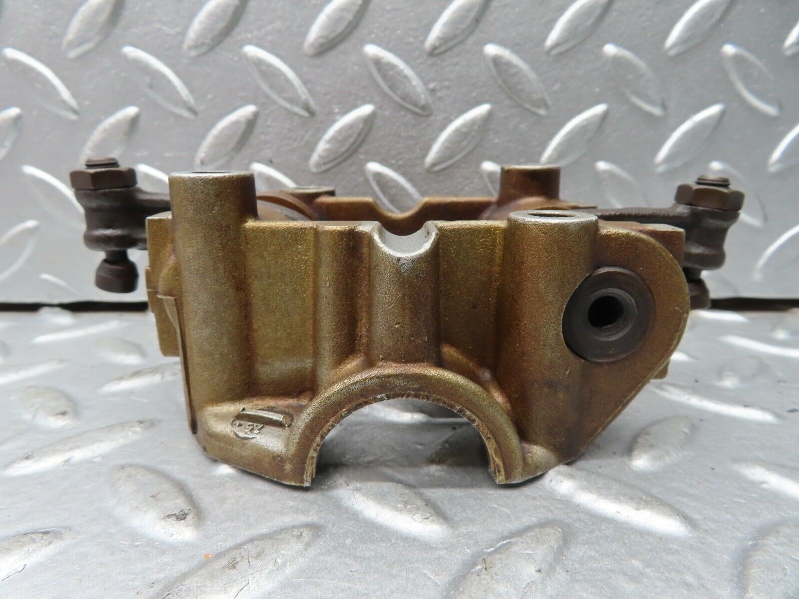 21270 Mercedes-Benz W123 230E Rocker Arms Camshaft Bearing Block 1020510110
