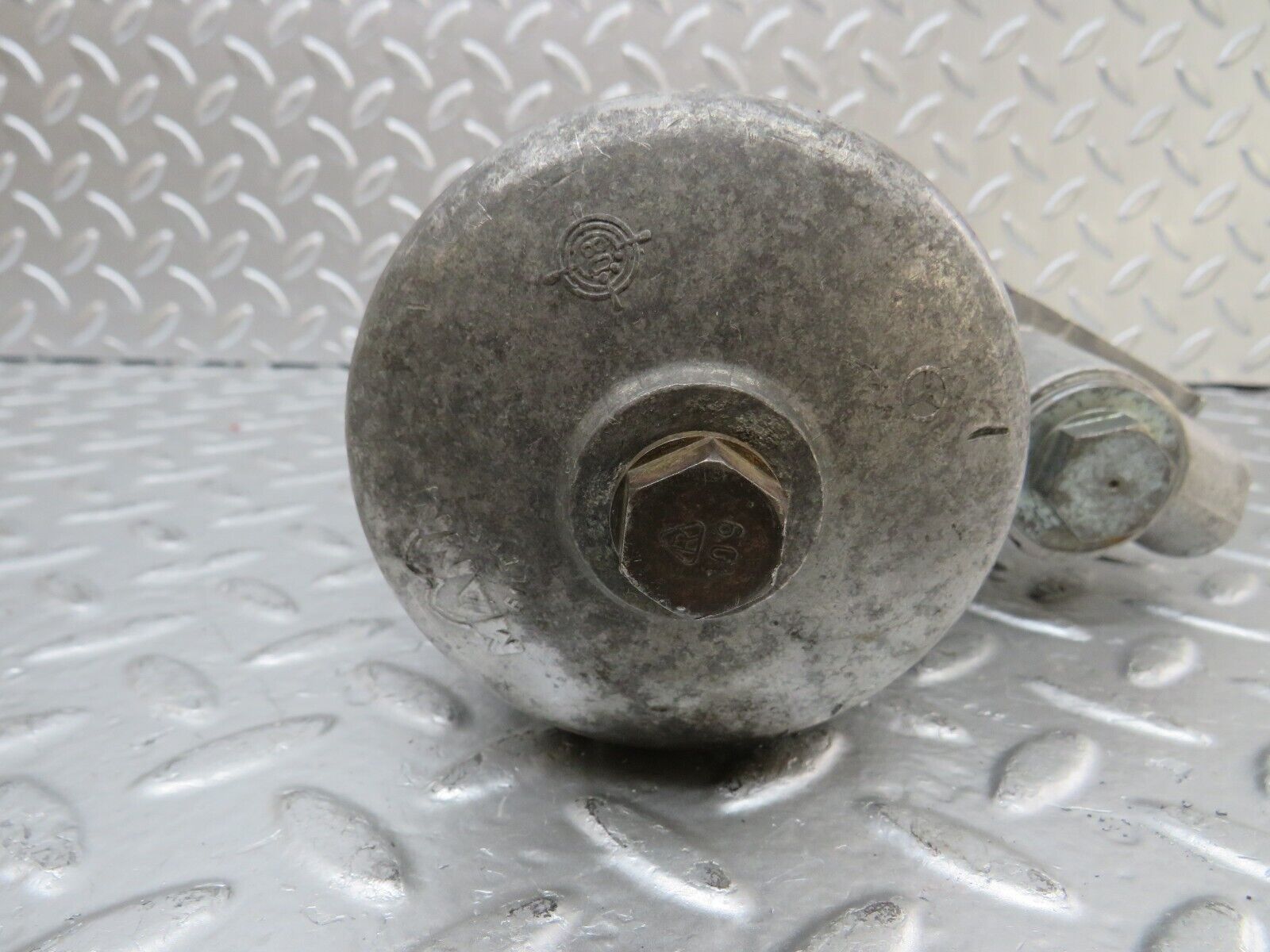 25093 Mercedes-Benz W123 Oil Filter Housing 1101800111