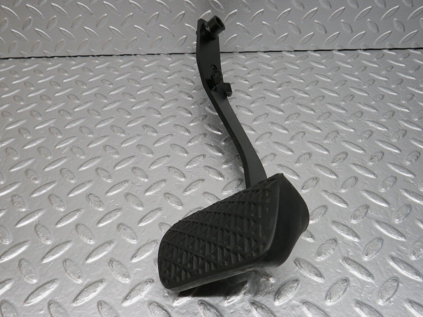 32553 Mercedes-Benz S124 300TE Wagon Brake Pedal With Rubber 1232910082