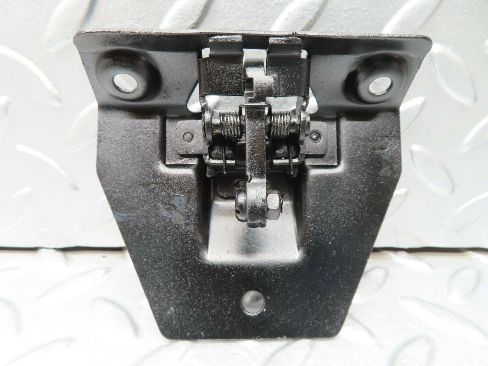 16701 Mercedes-Benz C107 380SLC Trunk Boot Lock Latch 1137500285