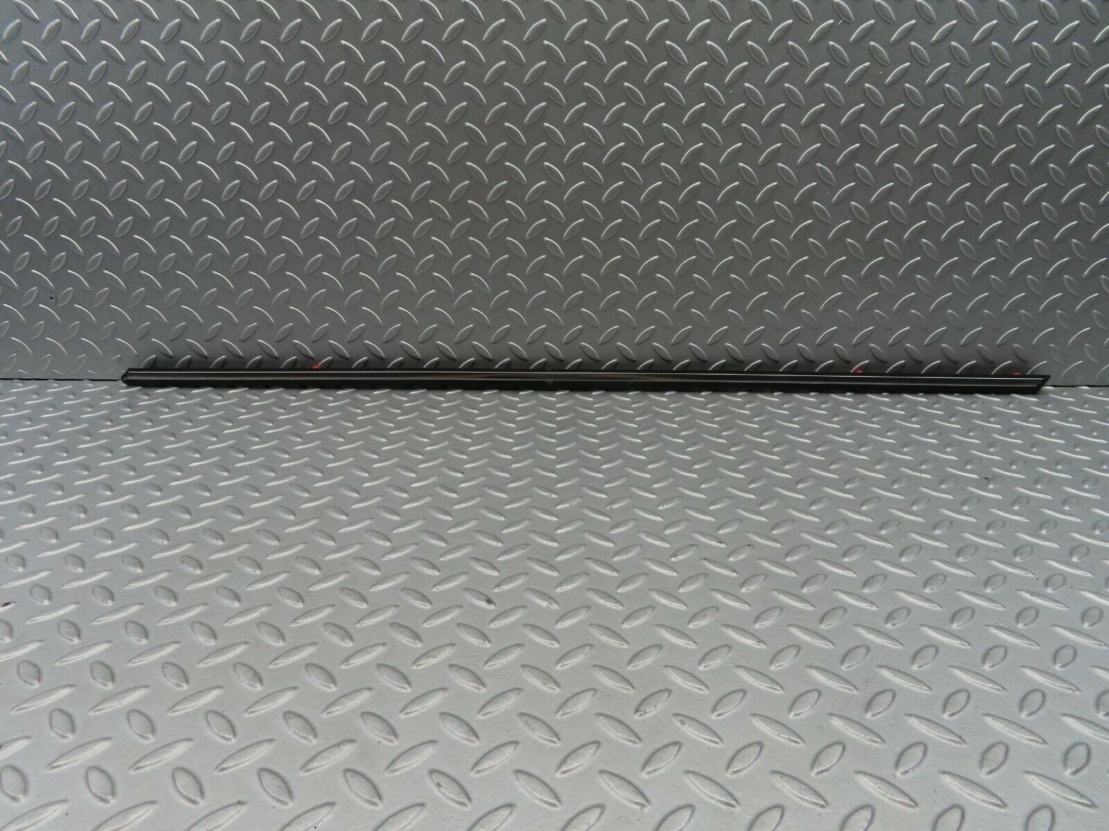 5882 Mercedes-Benz W123 200 Centre Door Chrome Trim Front Right