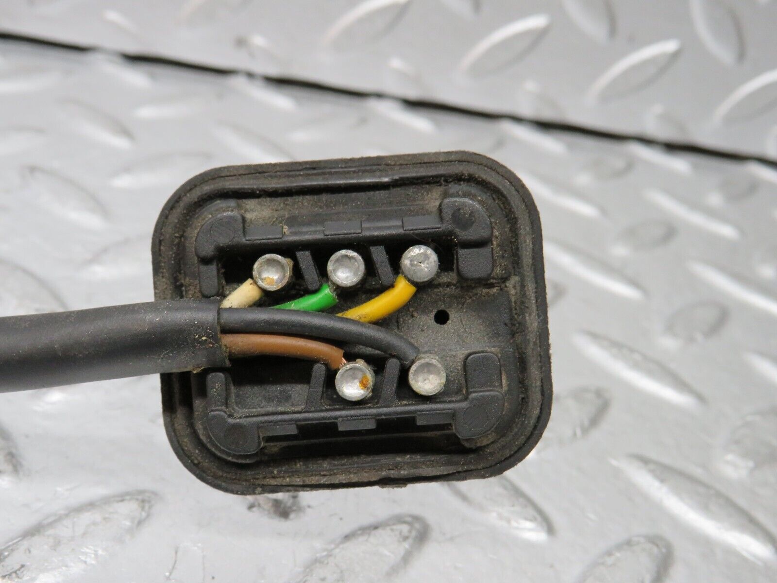 29889 Mercedes-Benz W123 230E Wiper Motor Bosch 0390341077