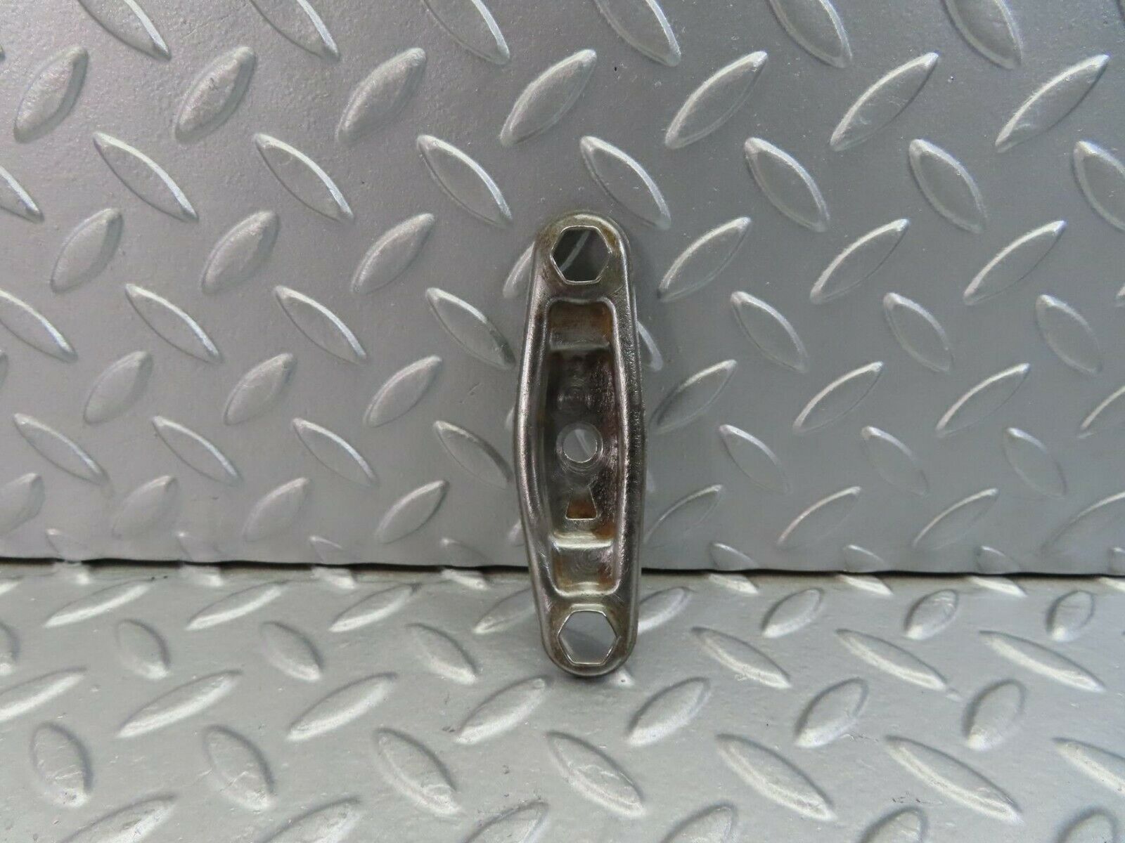 9806 Mercedes-Benz C123 280CE Coupe Fuel Injector Nozzle Clamp Bracket