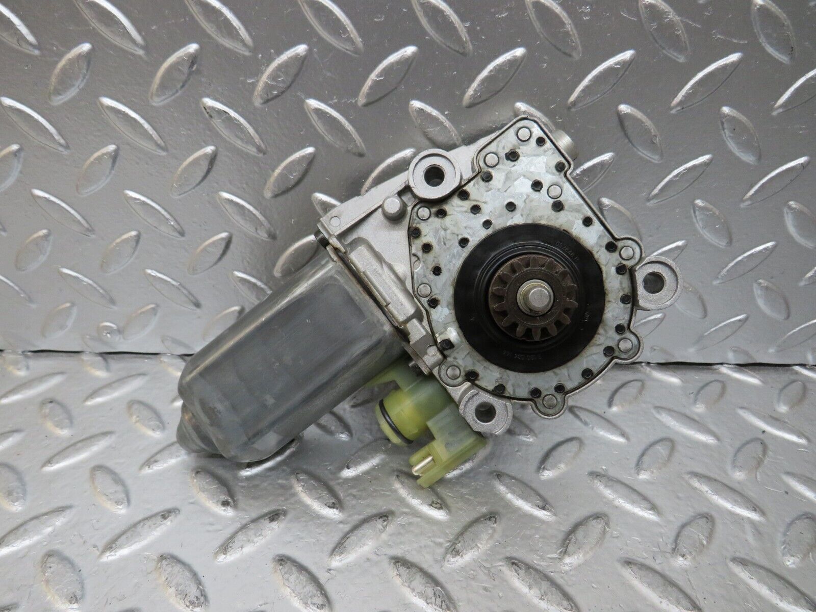 24743 Mercedes-Benz W140 S320 Front Right Window Regulator Motor 1407202846