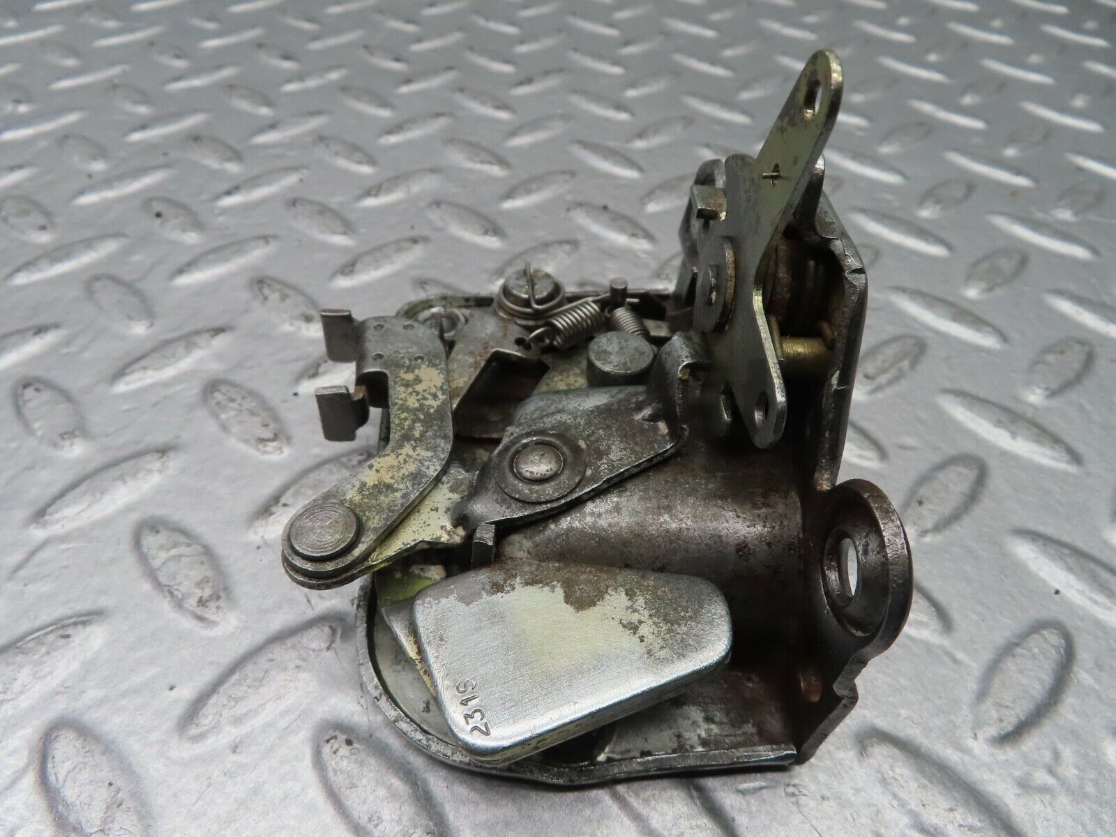 20301 Mercedes-Benz W114 280CE Coupe Left Door Lock Mechanism
