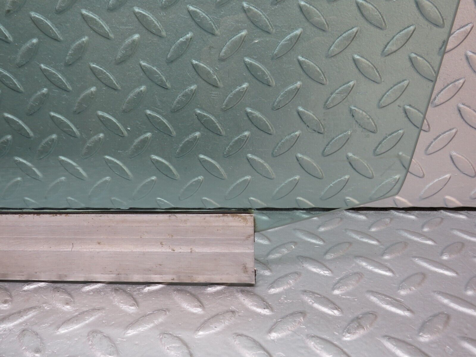 36564 Mercedes-Benz W201 190E 2.0L Front Left Door Window Glass