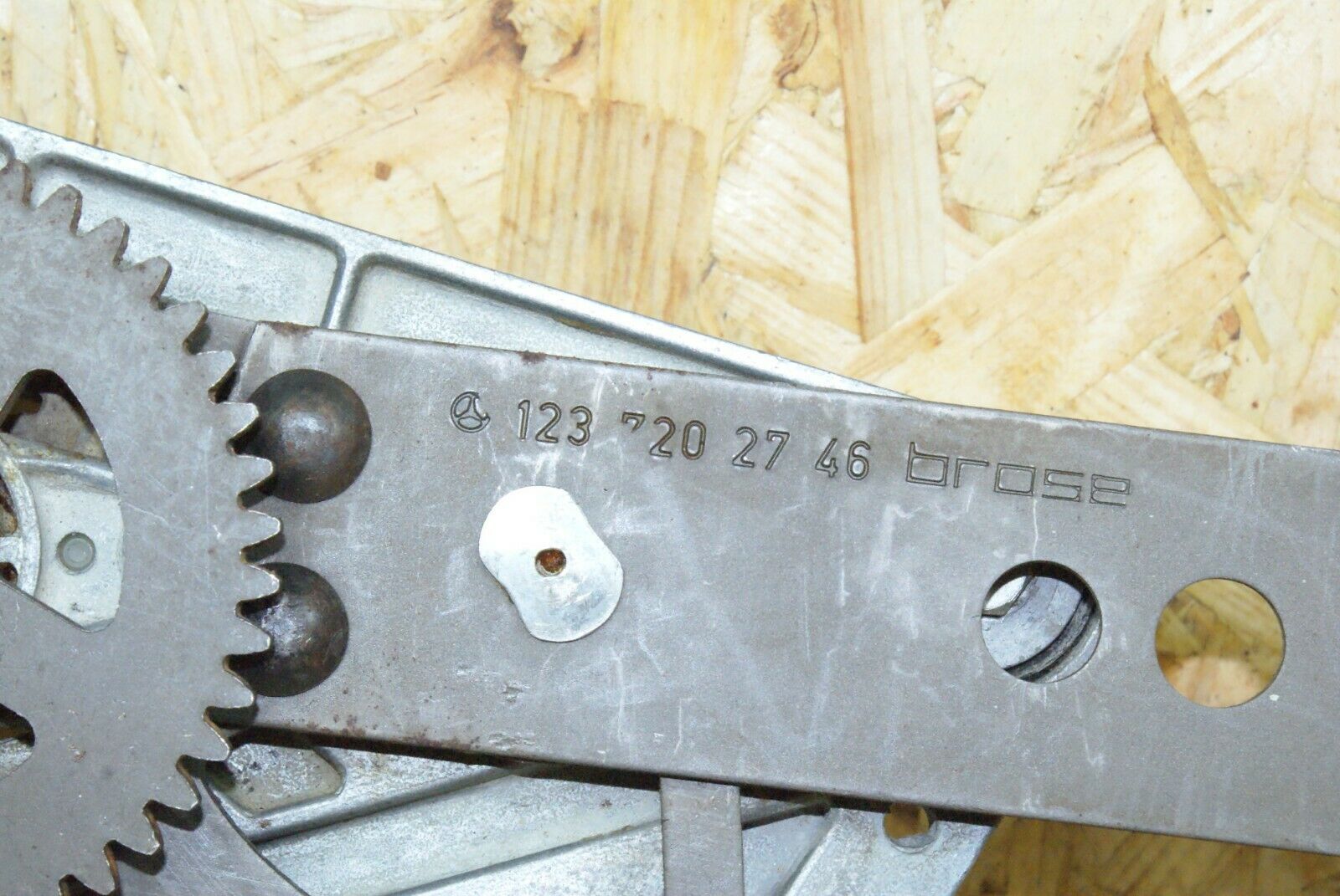 2281 Mercedes-Benz W123 280E Front Left Power Window Regulator 1237202746