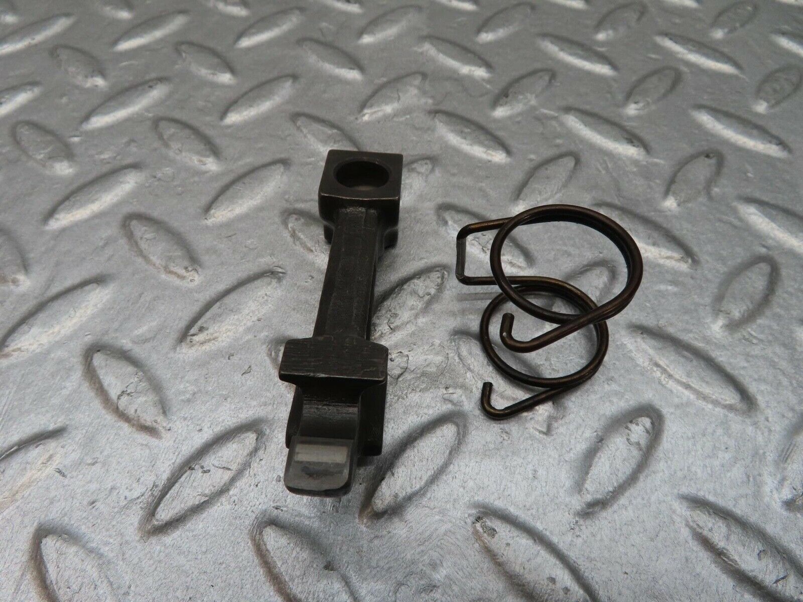 12867 Mercedes-Benz W111 220SE Valve Rocker Arm With Retaining Spring