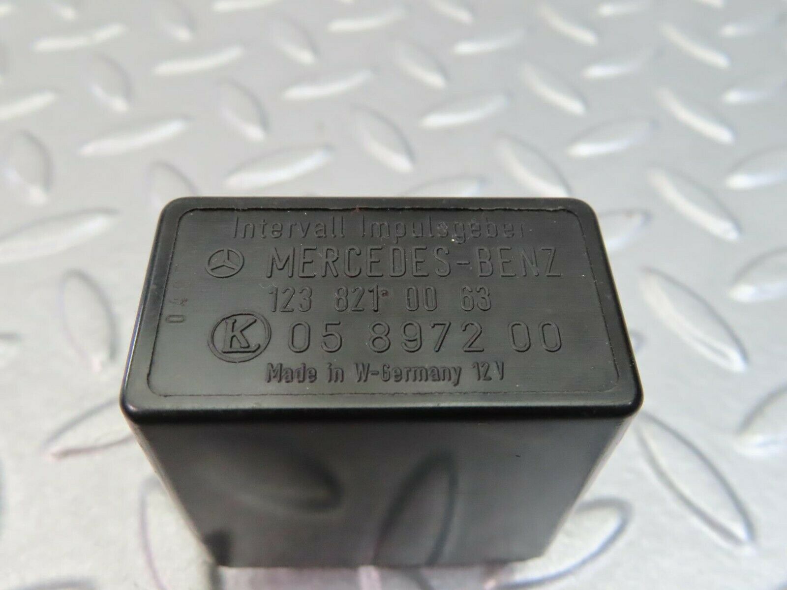 8204 Mercedes-Benz W123 Wiper Control Relay 1238210063