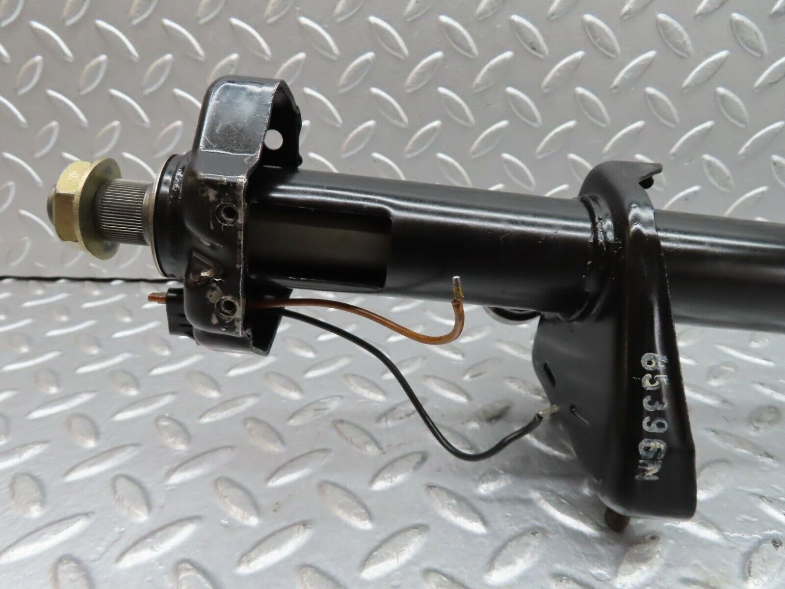 19233 Mercedes-Benz W123 300D Steering Column