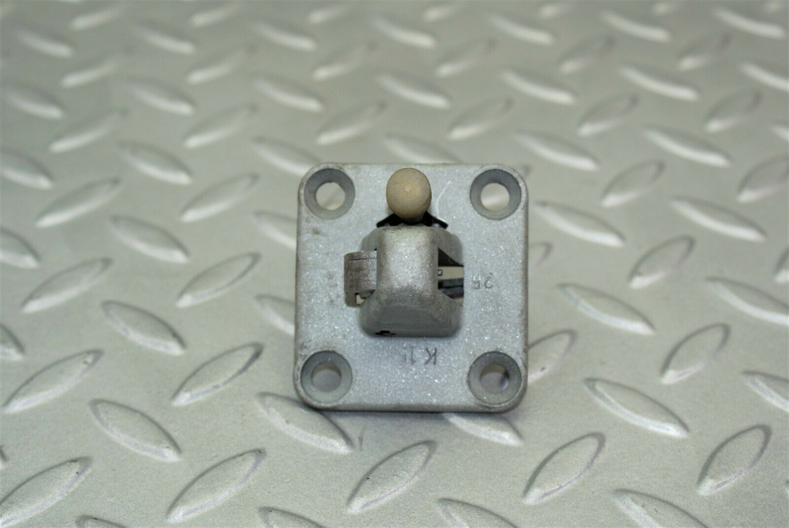 3211 Mercedes-Benz W115 220D Bonnet Lock Latch