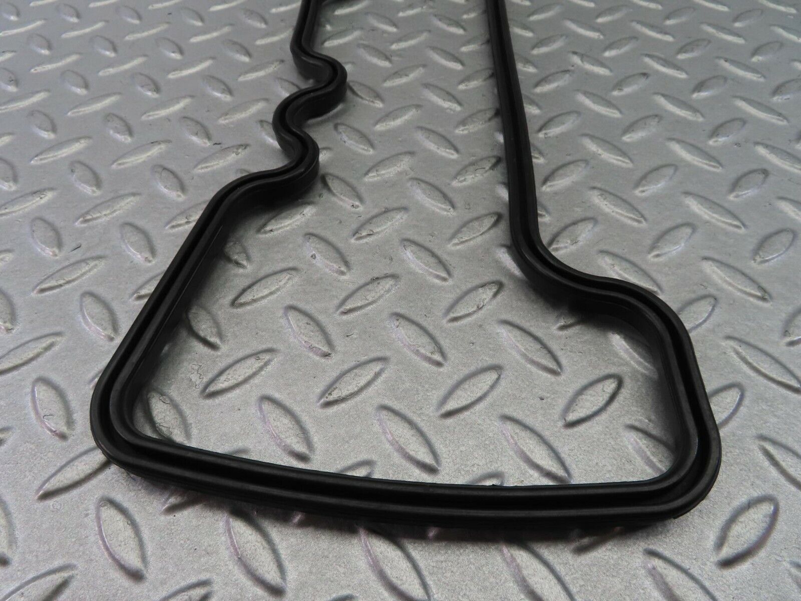 8104 Mercedes-Benz W108 Valve Cover Gasket Seal 1300160221