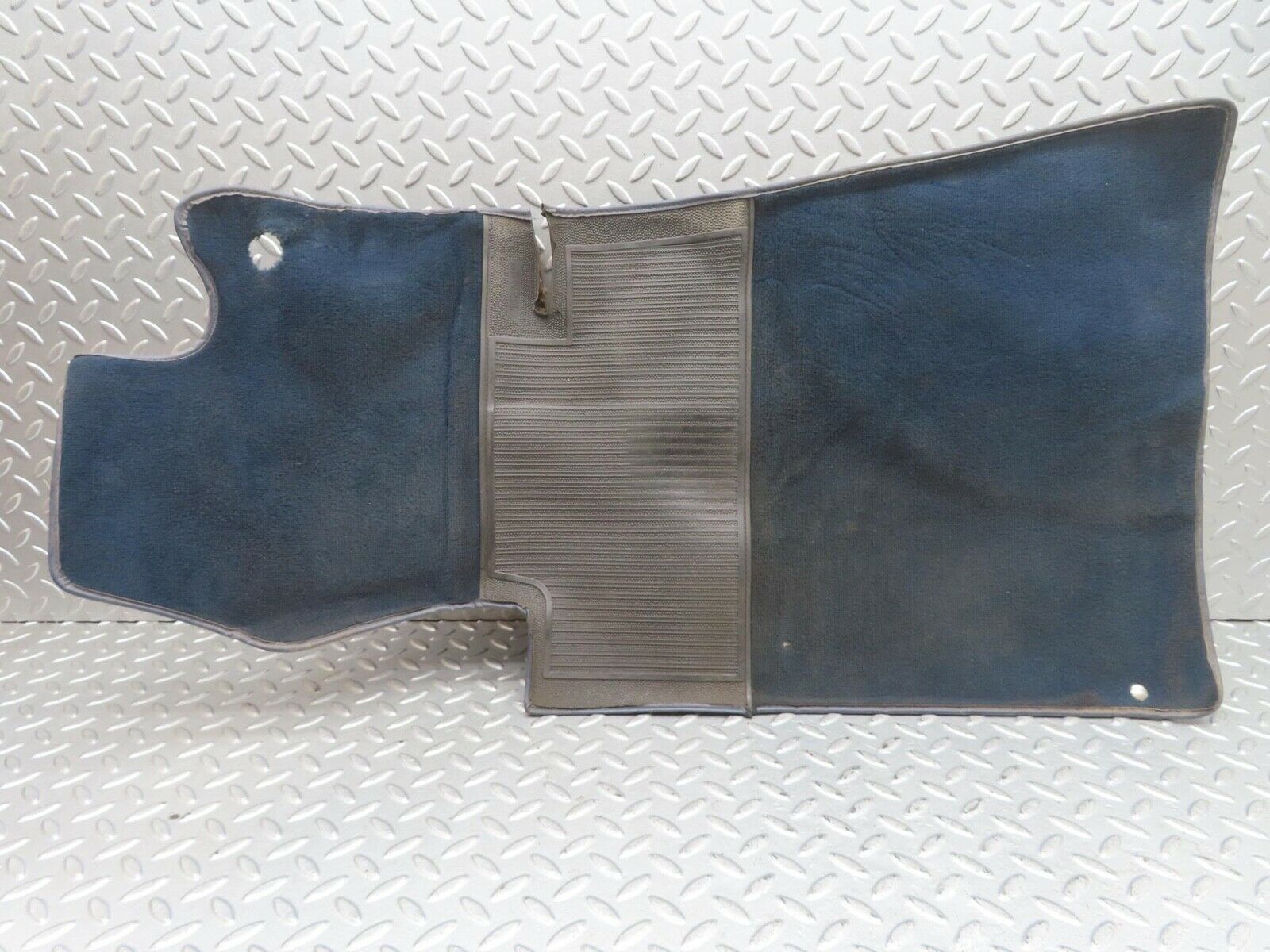 13888 Mercedes-Benz C107 280SLC Front Left Floor Carpet LHD 1076840330