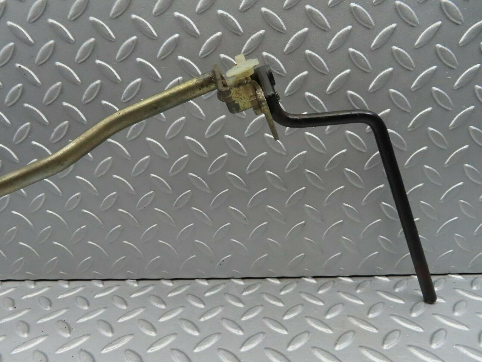 7207 Mercedes-Benz C107 350SLC Coupe Throttle Linkage