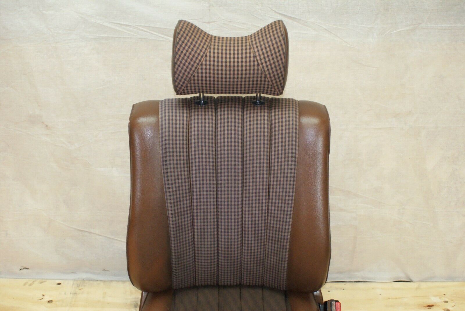 2498 Mercedes-Benz W116 350SE Front Right Seat 1169101250