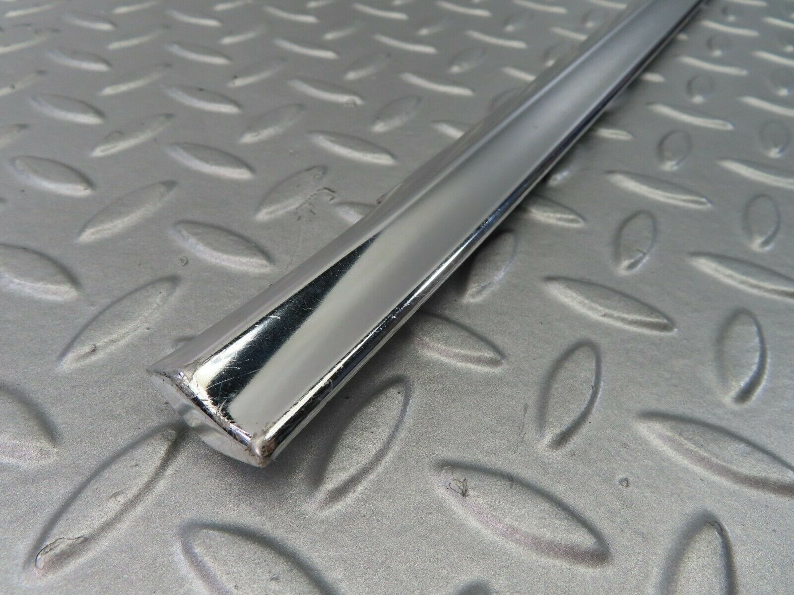 7286 Mercedes-Benz W116 450SE Rear Left Door Chrome Trim