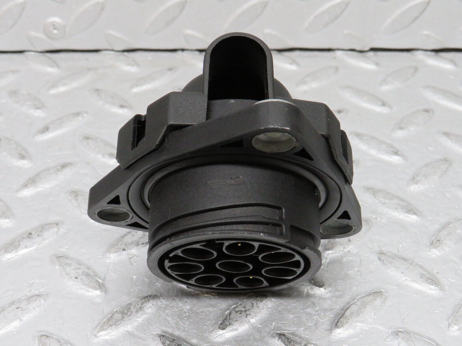 37909 Mercedes-Benz A124 320E Cabriolet Rear Axle Transfer Case Plug 0005451246