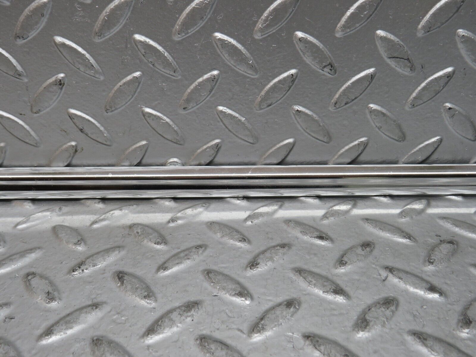 28184 Mercedes-Benz W123 280E Front Right Door Chrome Moulding Trim