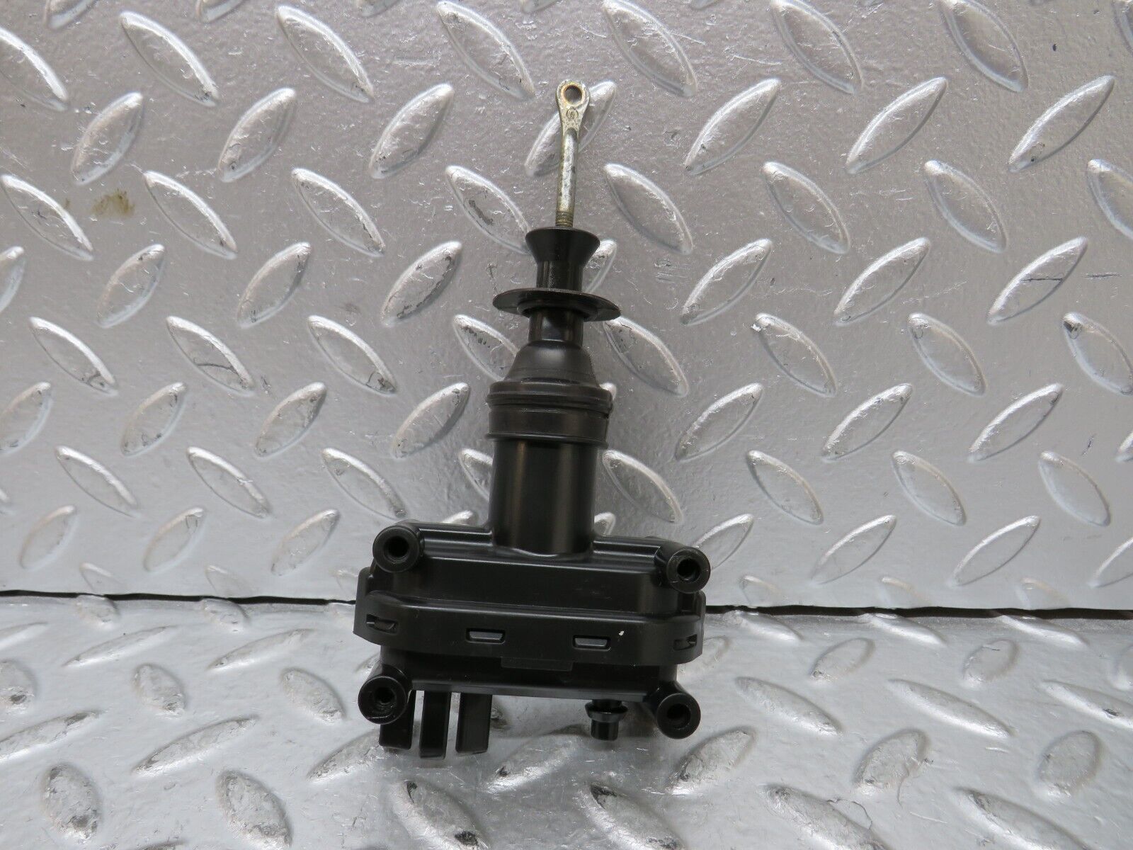 27496 Mercedes-Benz S124 300TE Wagon Door Lock Vacuum Actuator Rear Right