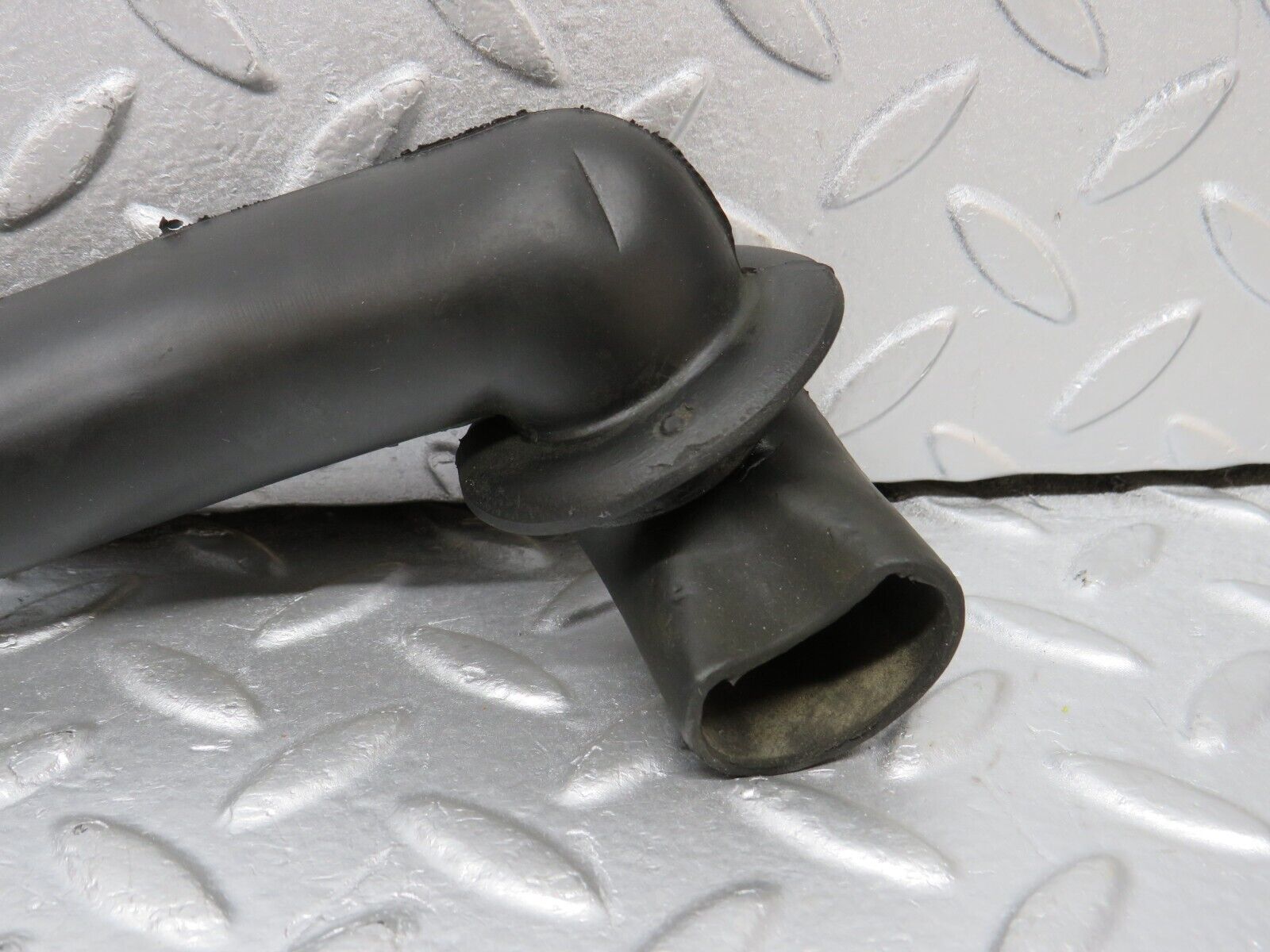 39692 Mercedes-Benz R129 320SL Coupe Heater Drain Pipe 1296280169