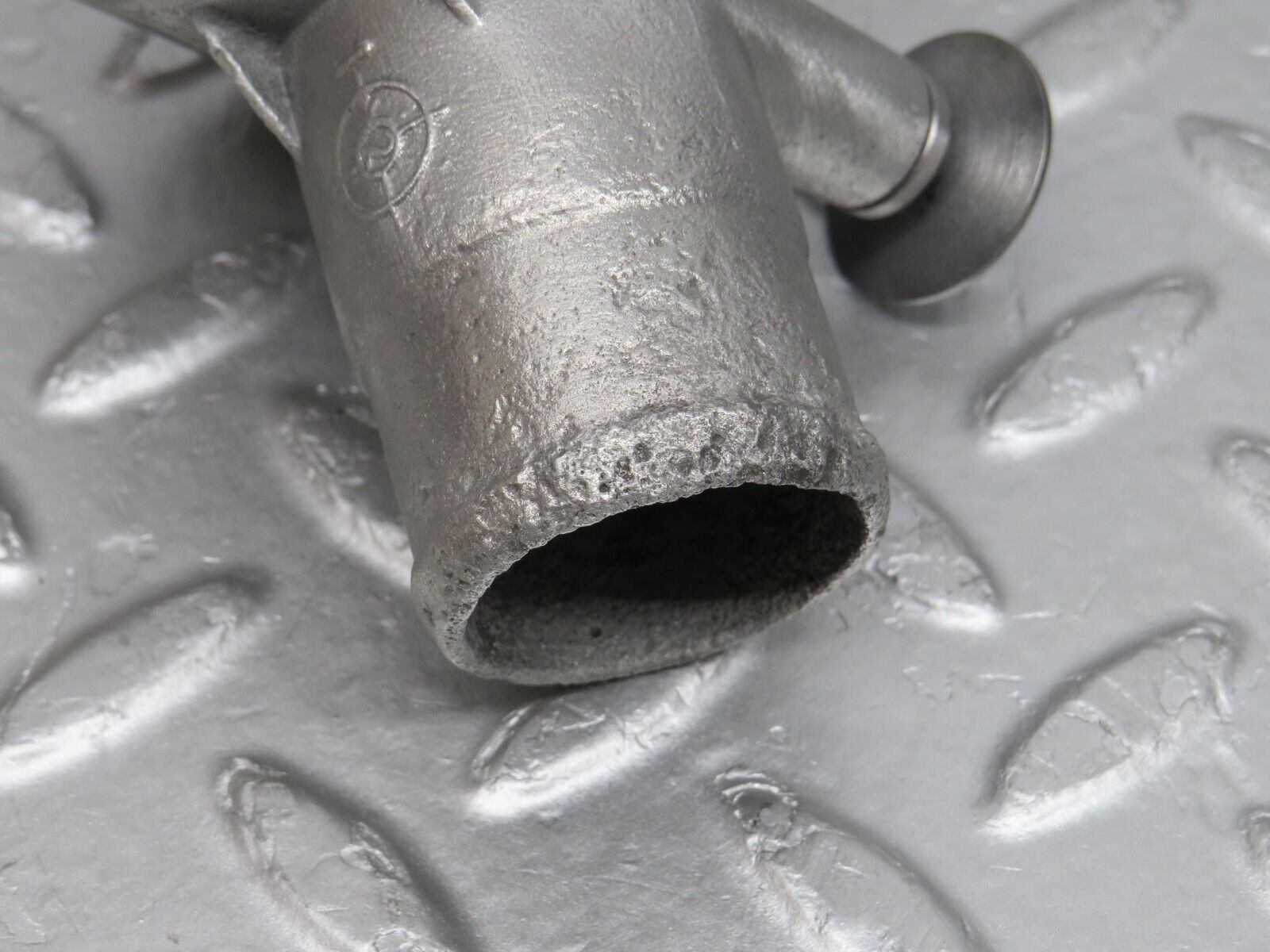 38110 Mercedes-Benz A124 320E Cabriolet Coolant Flange Pipe 1042030431