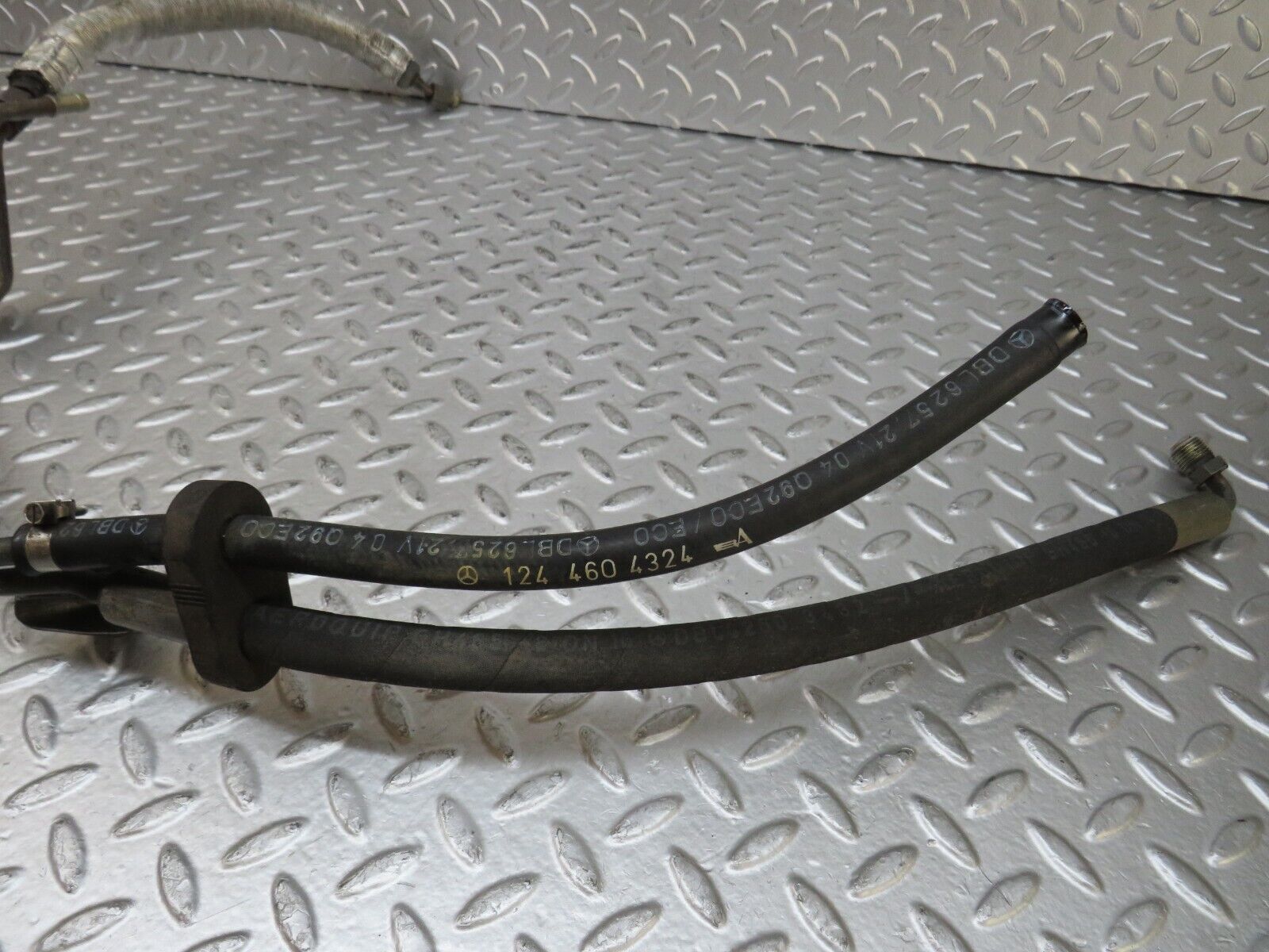 26660 Mercedes-Benz C124 220CE Coupe Power Steering Hose Pipe 1244604324