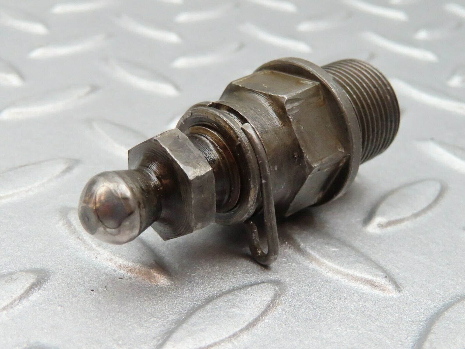 3552 Mercedes-Benz W108 280SE Ball Studs For Rocker Arm Mounting (Timing)