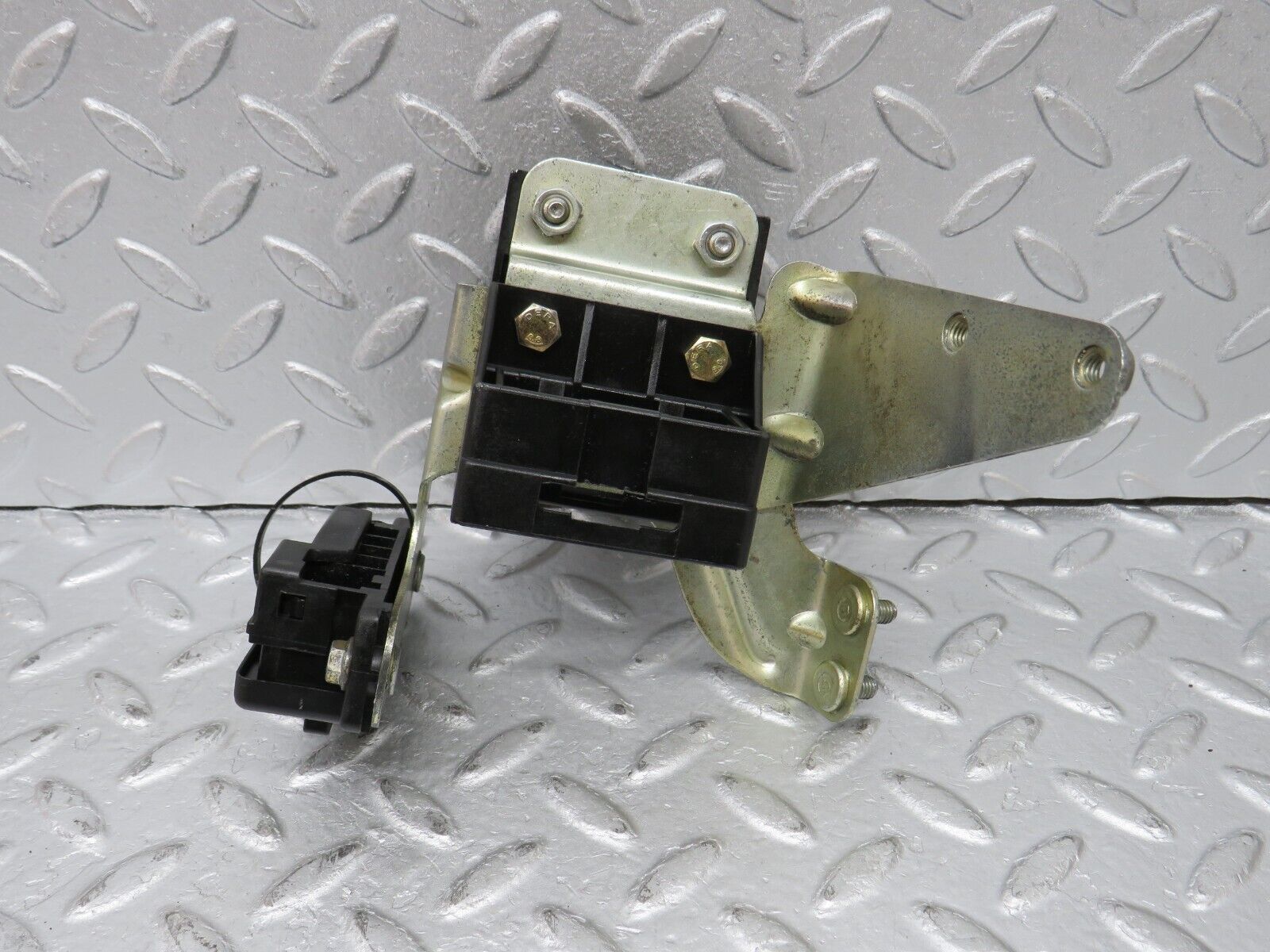 36186 Mercedes-Benz W126 420SE Diagnostic Connector With Bracket 1265459740