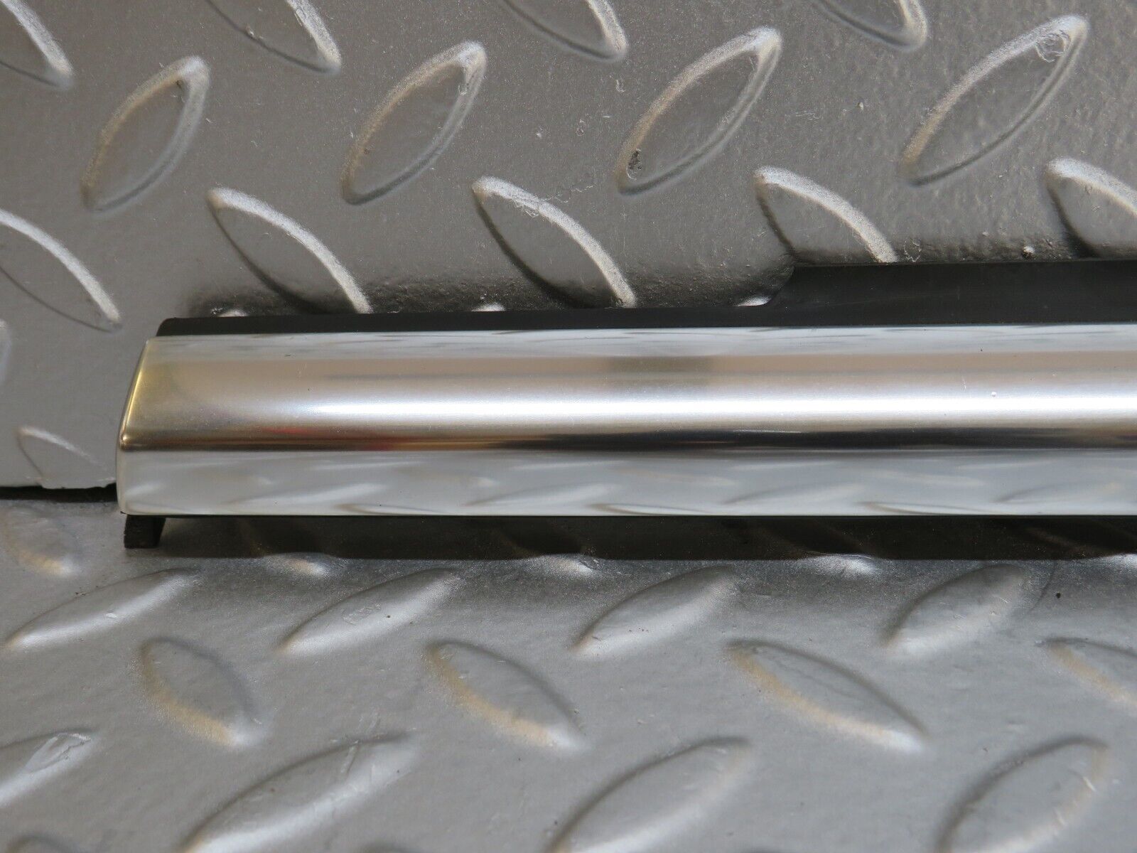 35262 Mercedes-Benz W221 Rear Left Door Window Chrome Trim