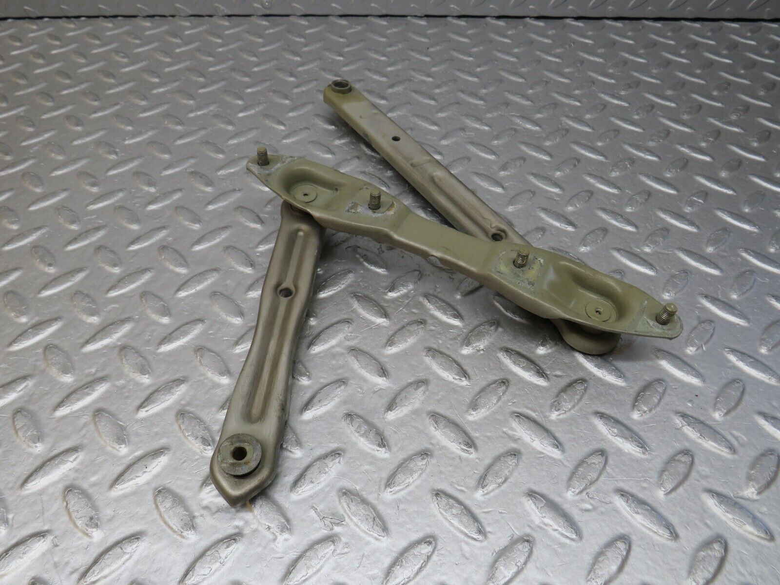 36537 Mercedes-Benz W201 190E 2.0L Bonnet Hinge Right Side