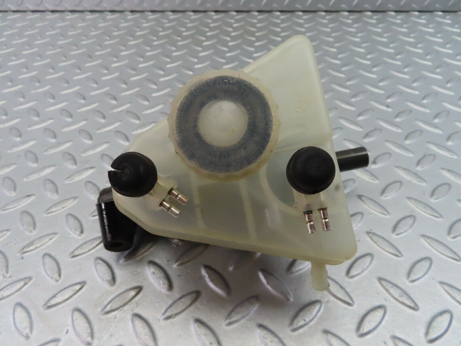 7753 Mercedes-Benz S123 230TE Wagon Brake Master Cylinder With Tank