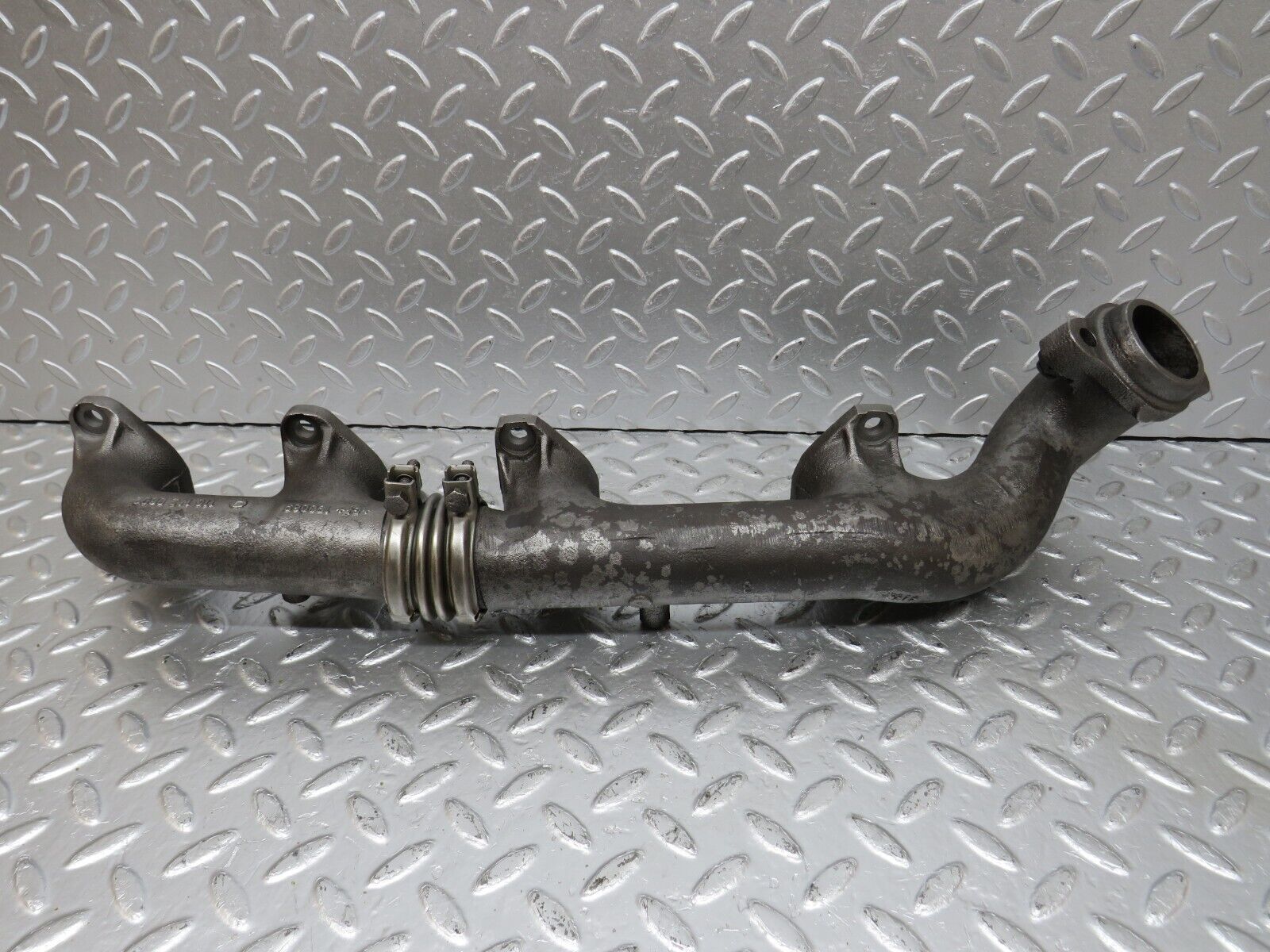 33123 Mercedes-Benz W126 380 V8 Exhaust Manifold Right 1161420602 1161420702