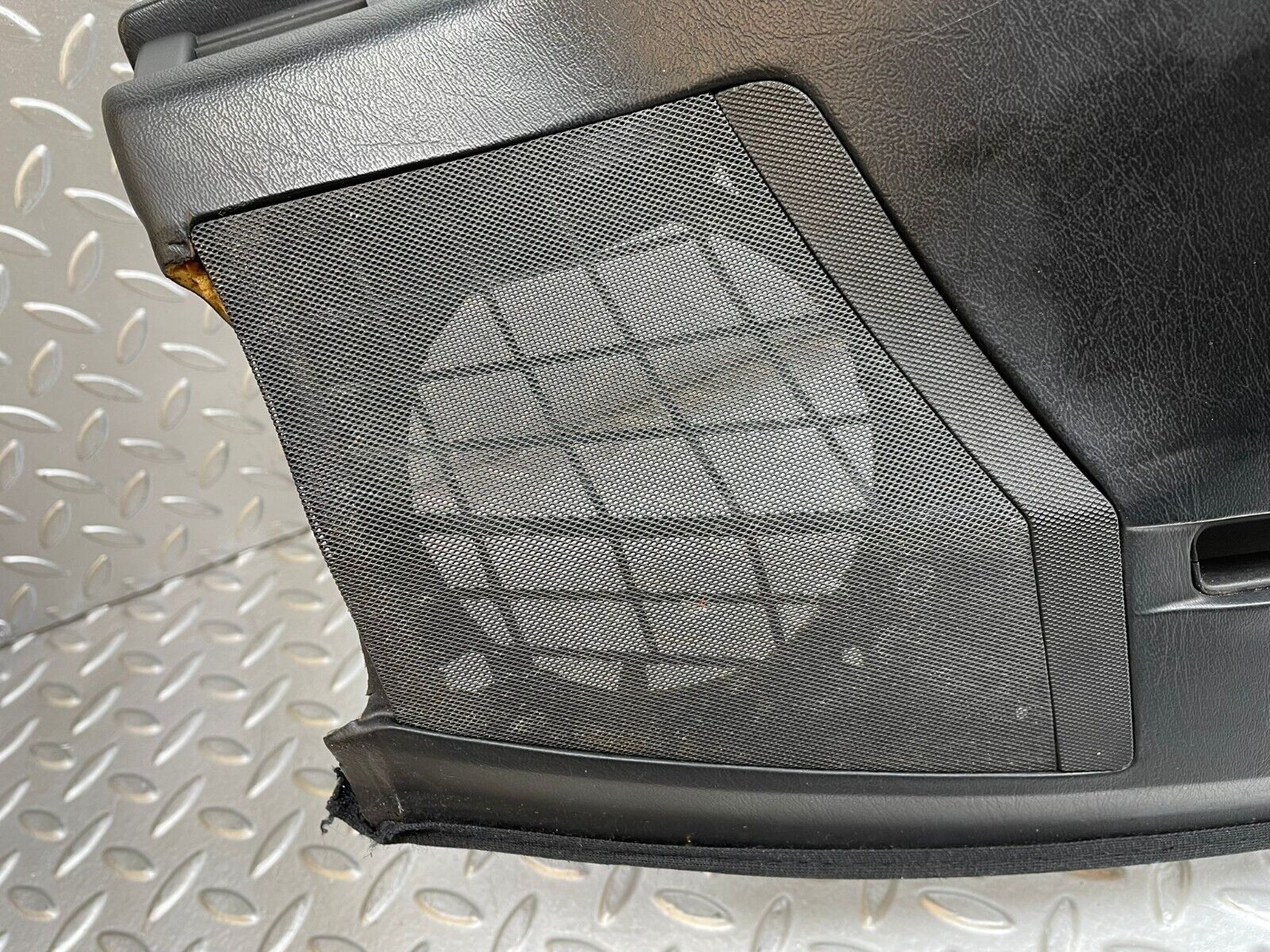 37966 Mercedes-Benz A124 320E Cabriolet Dashboard Black