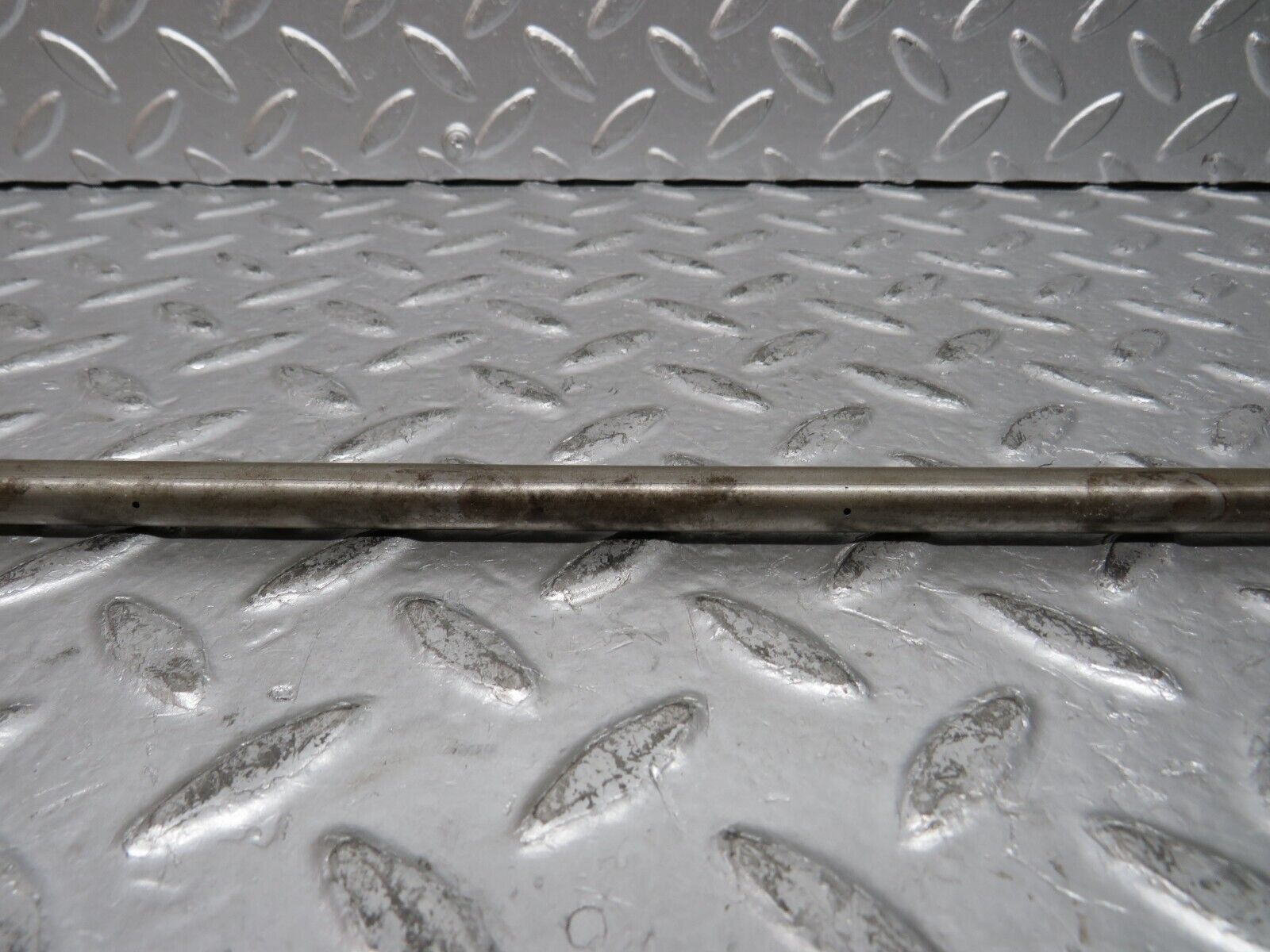 29941 Mercedes-Benz W123 230E Camshaft Oil Tube