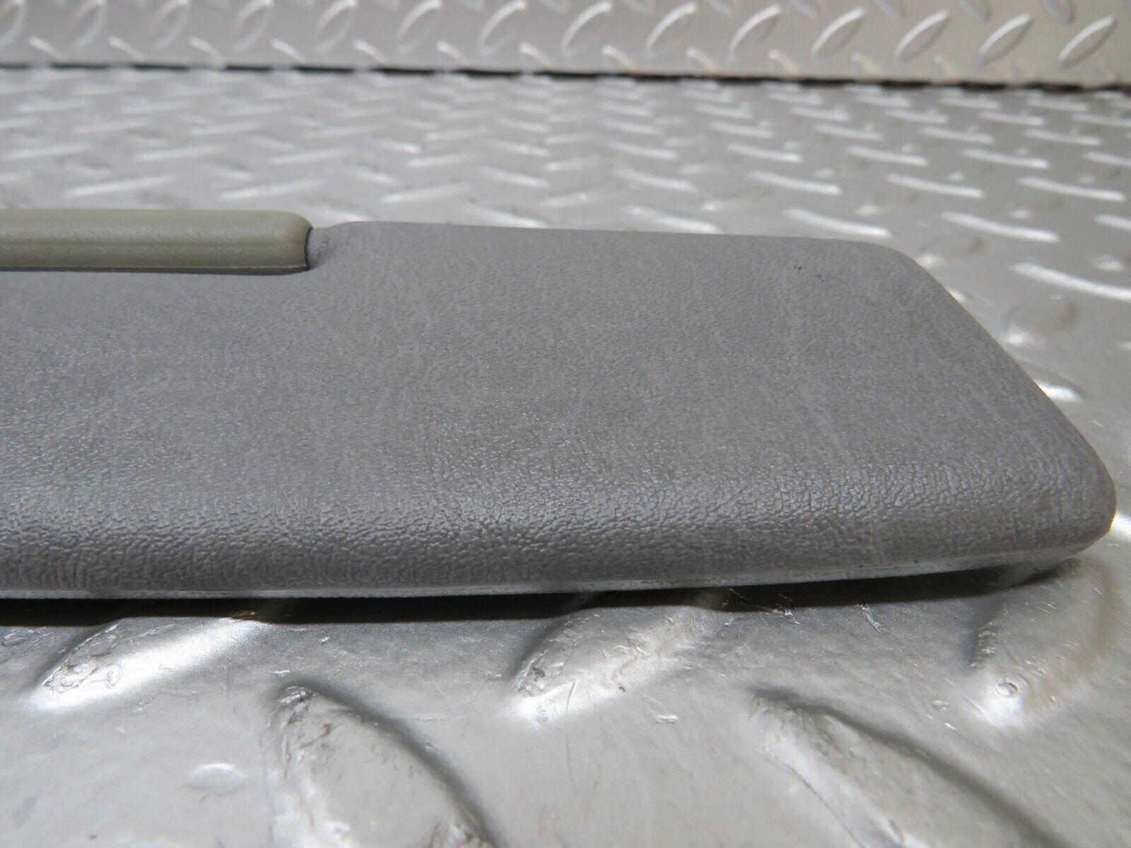 25899 Mercedes-Benz W124 280E Middle Sun Visor Grey