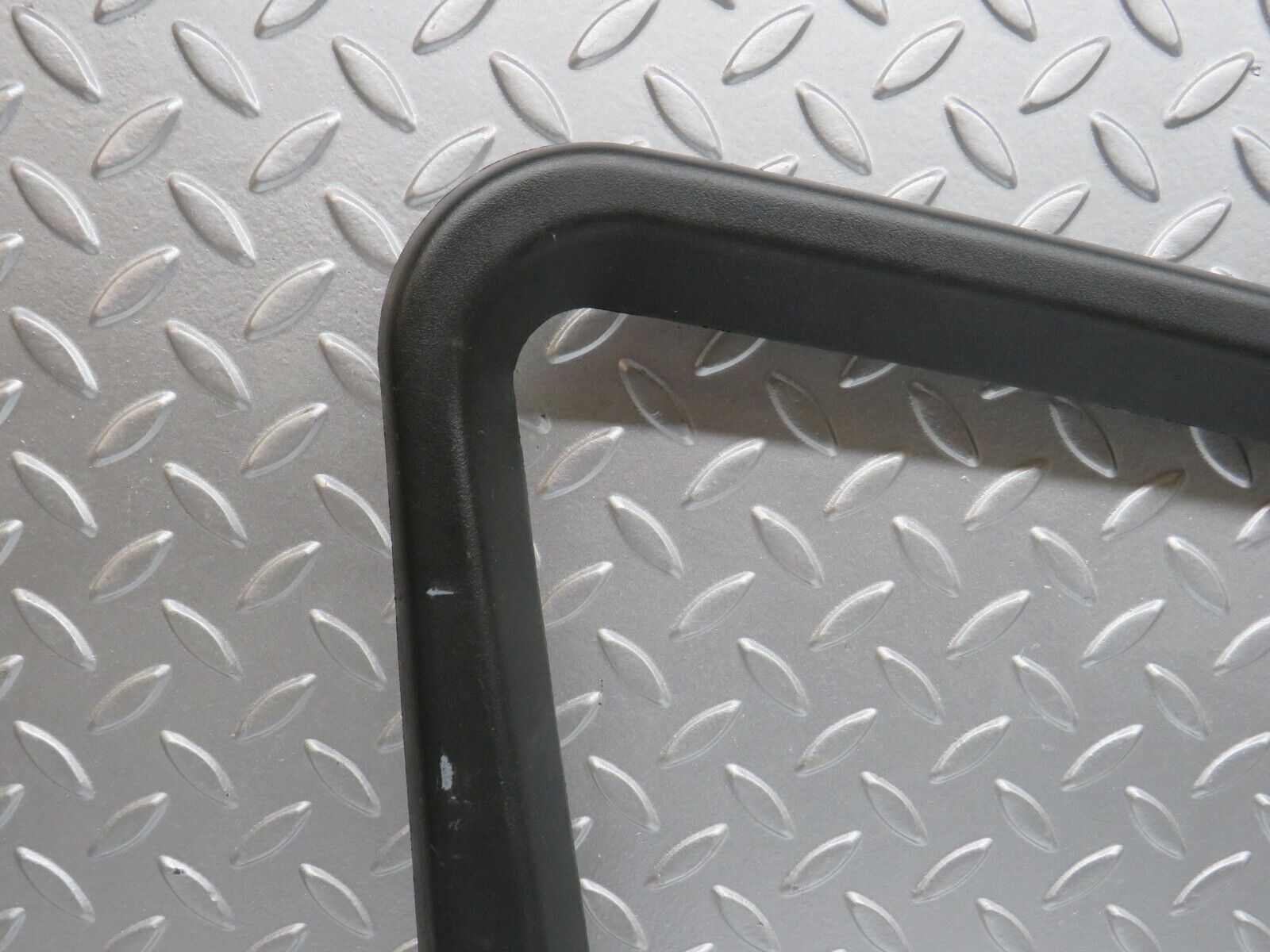 32285 Mercedes-Benz W220 S430 Front Left Door Window Frame Trim 2207250171