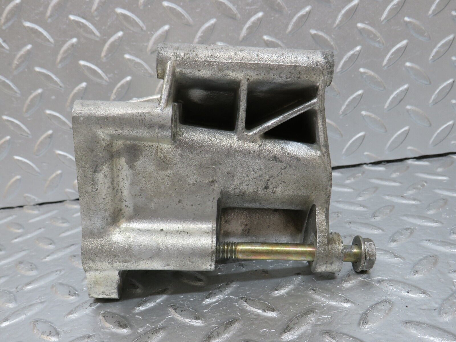 34505 Mercedes-Benz C126 380SEC Coupe Alternator Generator Bracket 1171550735