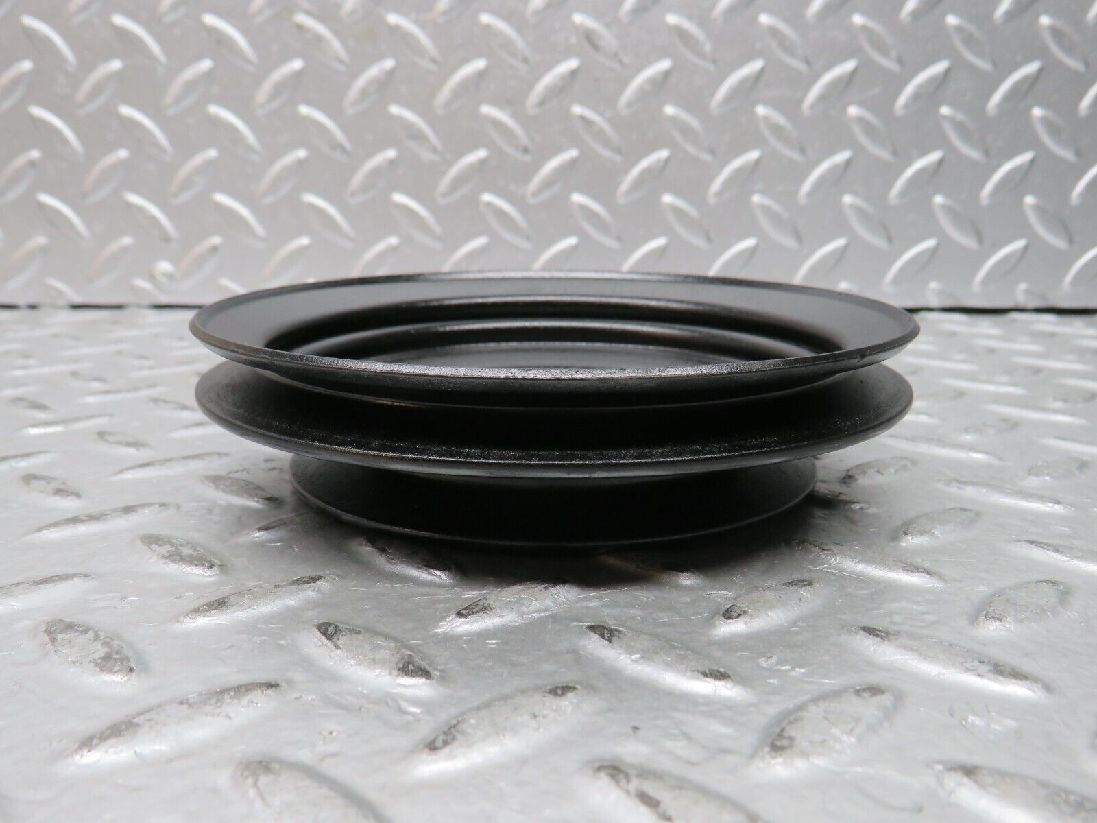 28761 Mercedes-Benz W123 230E Crankshaft Pulley 1020320404