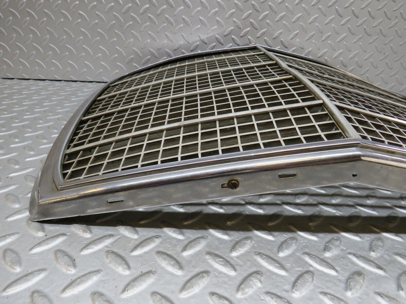 35837 Mercedes-Benz W108 Bonnet Grill Chrome